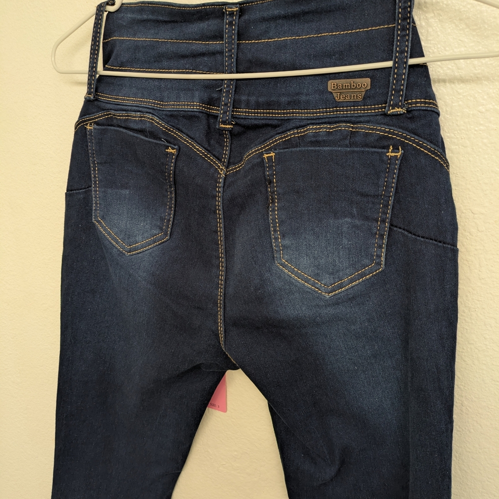 High-Waisted Dark Blue Jeans - Picture 6 of 8